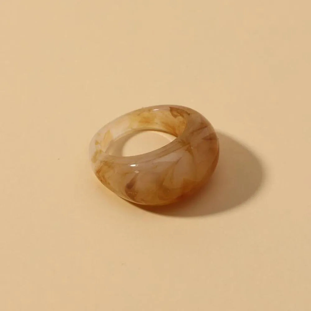 Neue koreanische bunte Acrylringe Vintage runde Ringe für Frauen Große Kpop-Fingerringe für Mädchen Punk-Harzringe Modeschmuck
