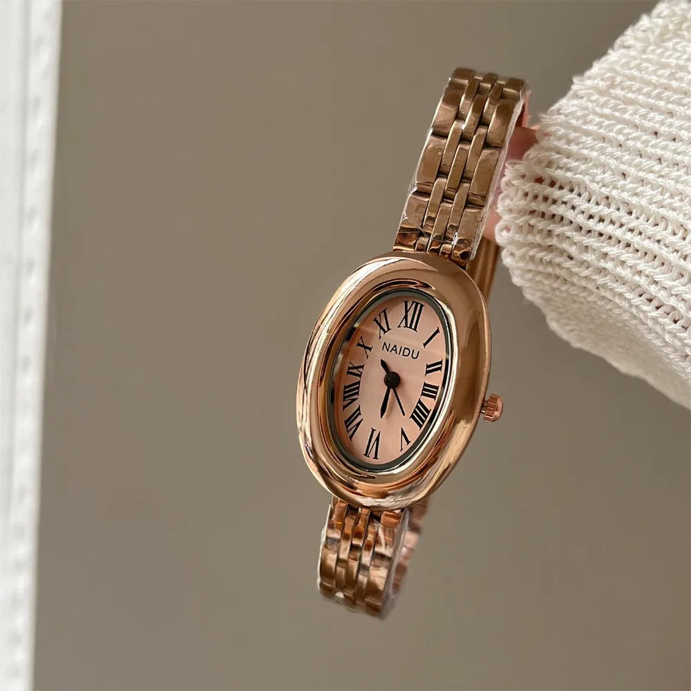 Reloj de moda Hot Sale para mujer, estilo de la antigua Roma, esfera ovalada, reloj pequeño dorado, correa de acero ajustable, reloj de pulsera de cuarzo al por mayor