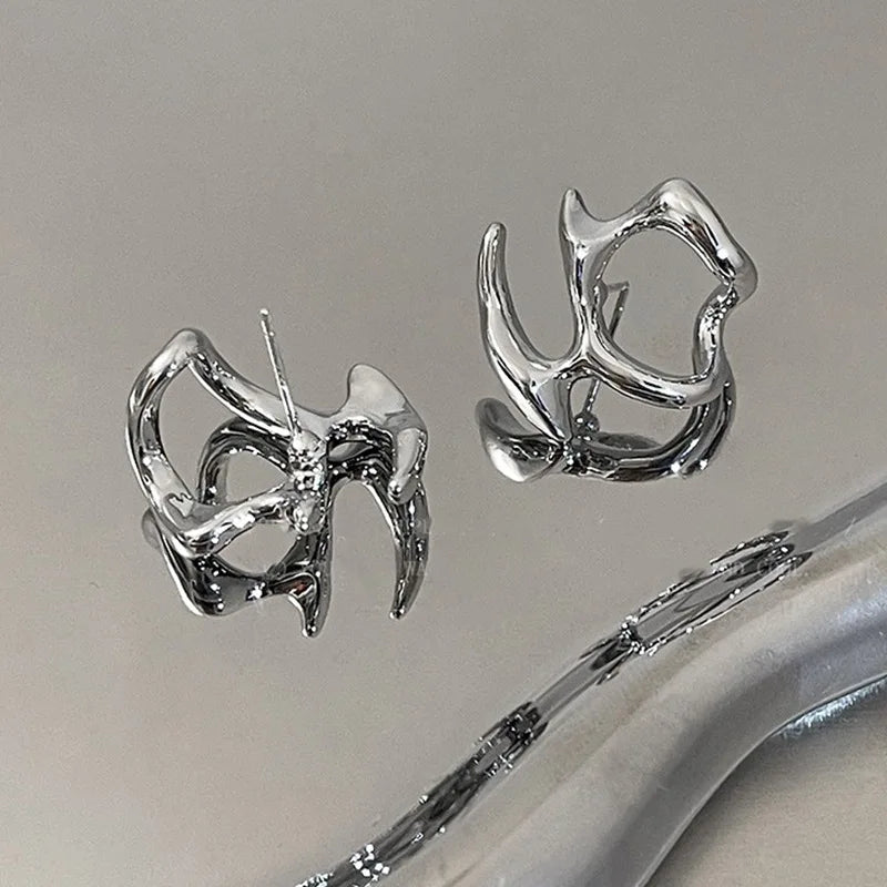 Y2K Unregelmäßige Flüssige Ohrringe für Damen Silberfarben Hip-Hop Punk Mode Geometrischer Ohrclip Mädchen 2024 Trendiger Party Schmuck