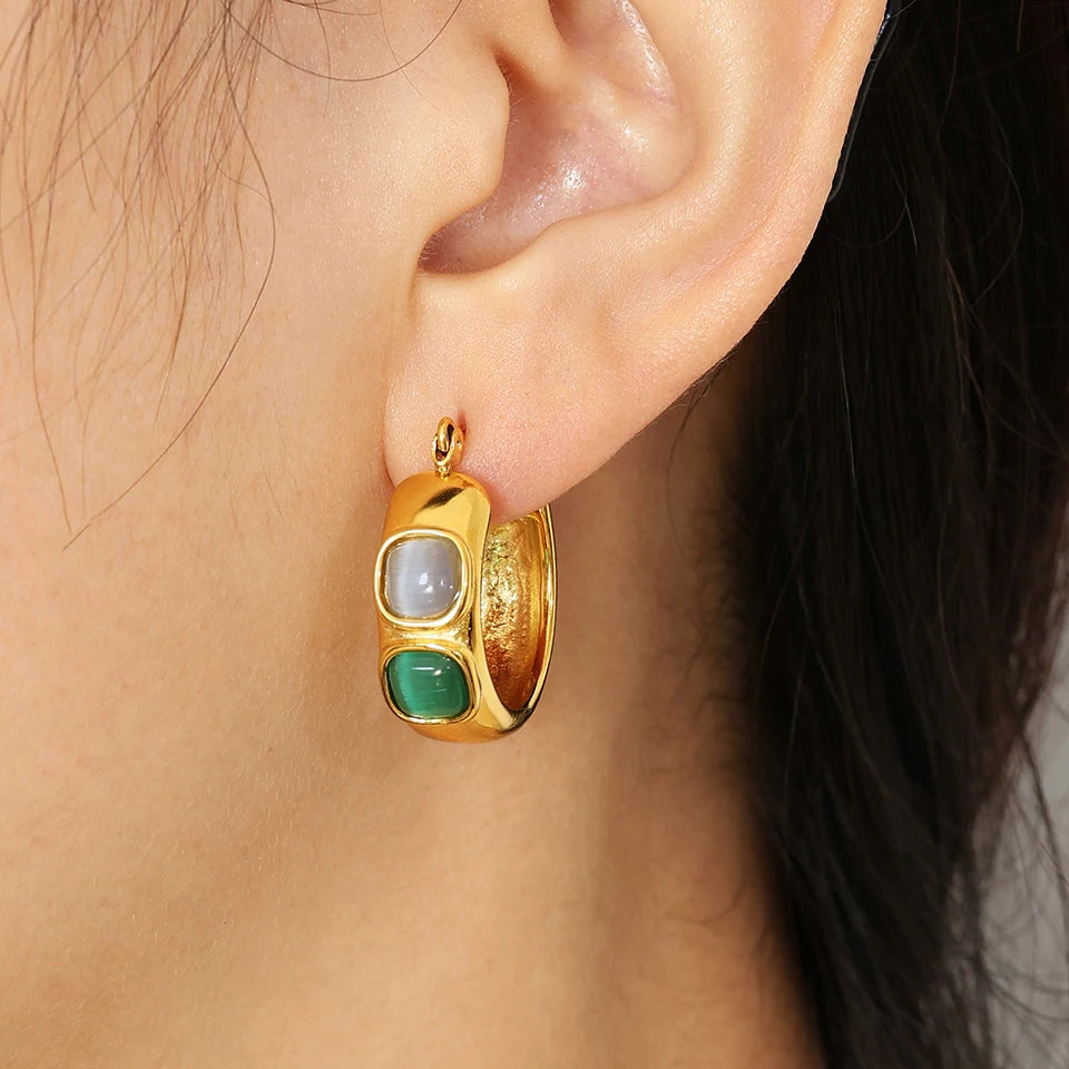 ZAKOL Vergoldete Edelstahl-Creolen für Damen, Vintage-Grünstein-Anhänger, trendiger wasserdichter Schmuck als Geschenk