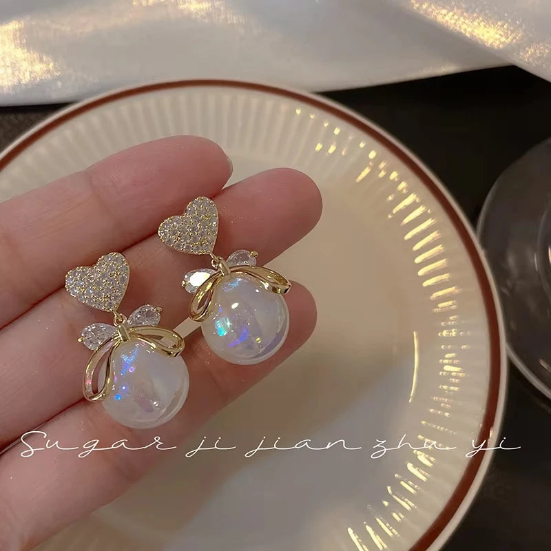 Pendientes coreanos vintage de imitación de perlas y cristal para mujer, joyería de lujo de alta gama, pendientes de circonita con forma de flor, mariposa y hoja