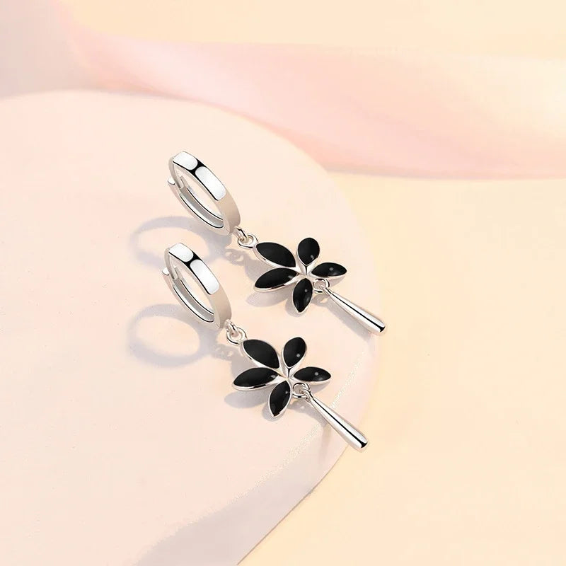 Retro kreativer schwarzer Ahornblatt-Ohrhänger, neue trendige 925er Sterlingsilber-Ohrringe für Damen, Ohrschmuck, Mädchen, Valentinstagsgeschenke
