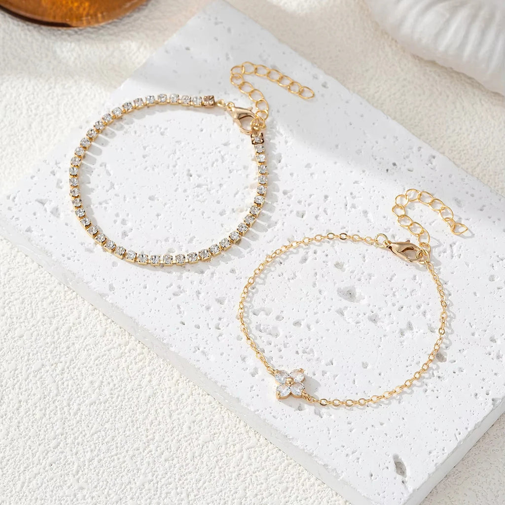 2 Stück einfache Zirkonia Blume Wasserkette Damen Armband Set Täglich Minimalistisch Silberfarben Armband Party Modeschmuck