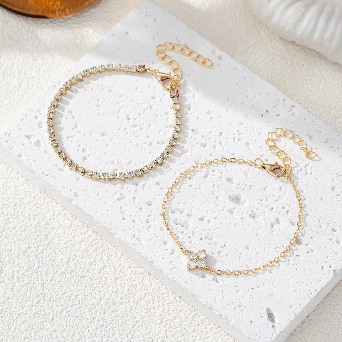 2 Stück einfache Zirkonia Blume Wasserkette Damen Armband Set Täglich Minimalistisch Silberfarben Armband Party Modeschmuck