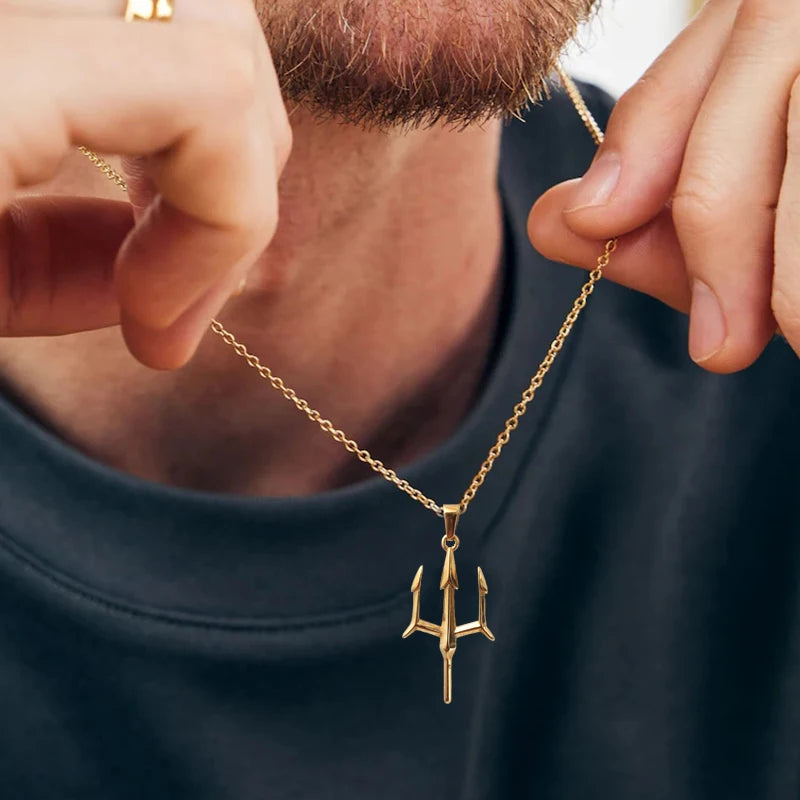 Collar Tridente Poseidón Acero Inoxidable Chapado en Oro 18K Aquaman Mitología Griega Colgante Joyería Regalo para Hombre