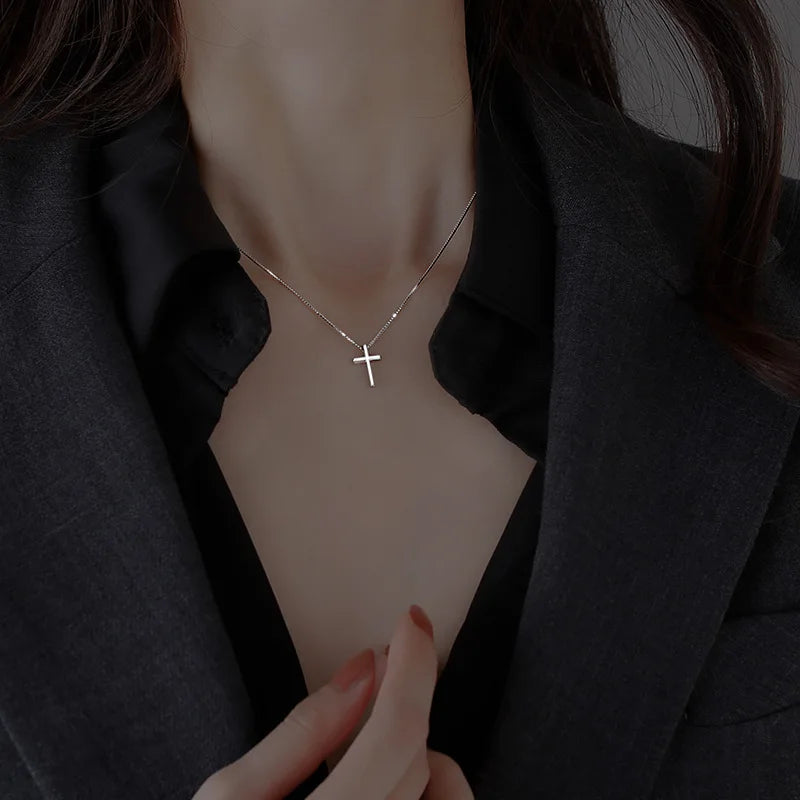Colgantes de cruz de plata de ley 925, collares femeninos para mujer, joyería de calidad de lujo, dijes exquisitos y elegantes, accesorios de plata 925