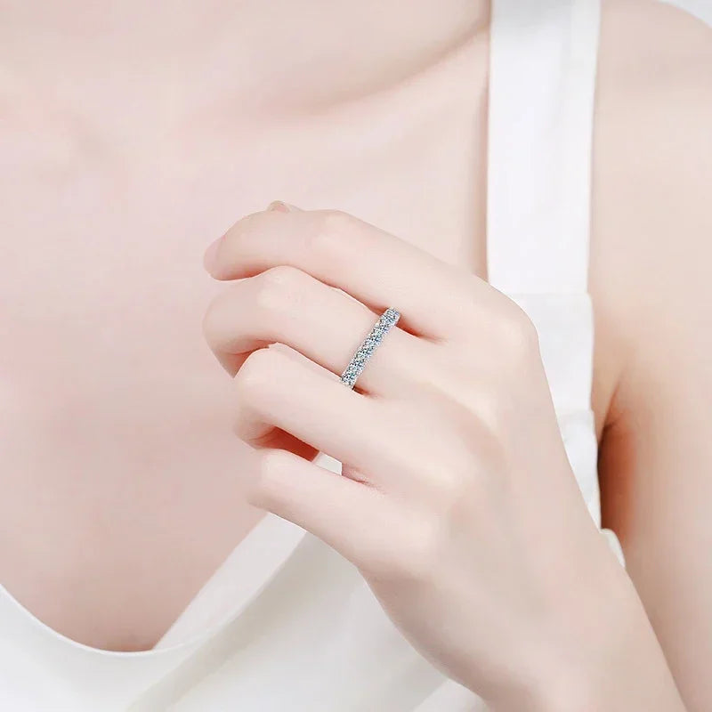 Anillo de moissanita NeeTim de 3 mm, plata de ley 925 con chapado en oro, banda de eternidad para boda, compromiso, fiesta, joyería de lujo para mujer