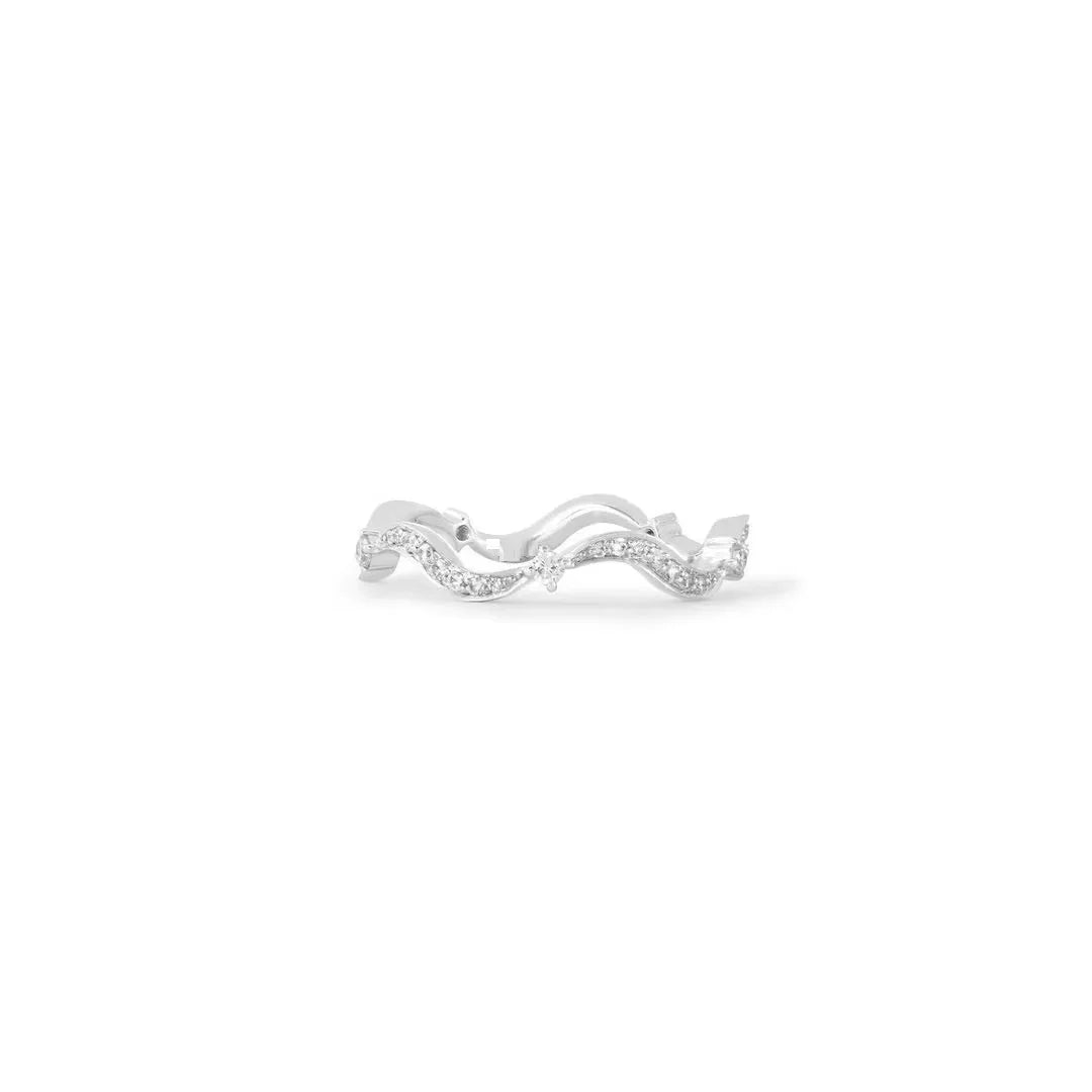 Modisches Damen-Schmuckset mit Wellenband-Armreif, Ring, Ohrringen und Halskette mit 5A Zirkonia CZ in Micro-Pavé-Fassung