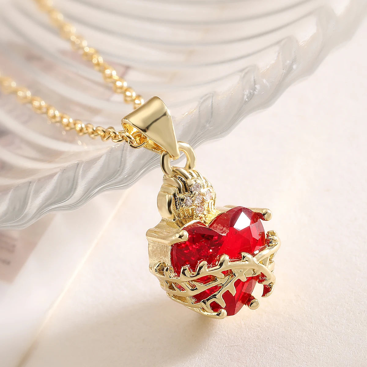 NEWBUY Fashion Gold Color Chain Red Crystal Heart Pendant Necklaces For Women Bling Bling Jewelry