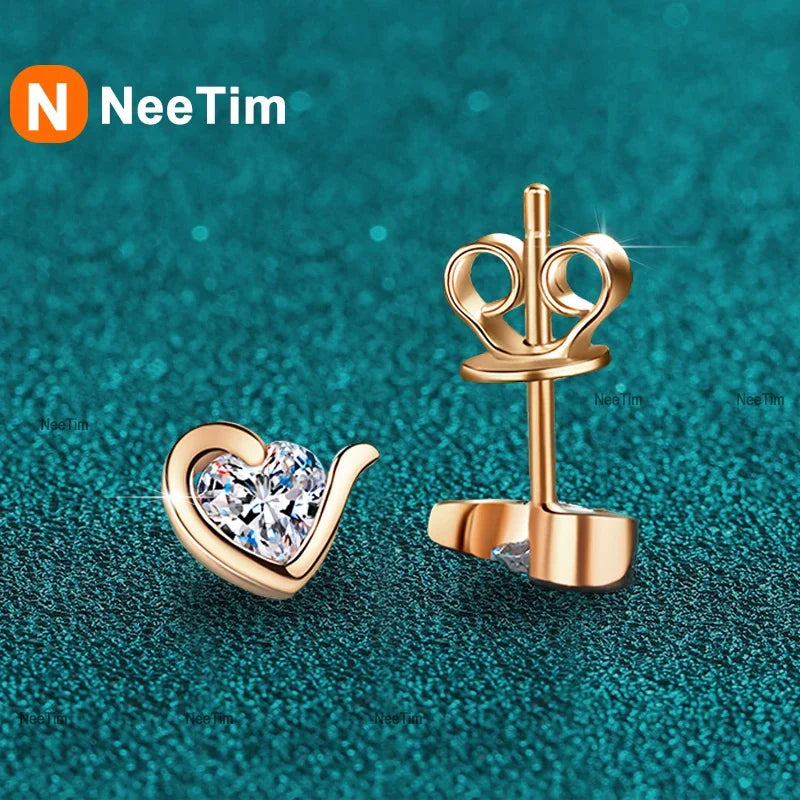 NeeTim Moissanite Herz Ohrstecker für Damen, 925er Sterlingsilber mit Weiß-Champagner-Vergoldung, Hochzeitsohrringe, zertifiziert