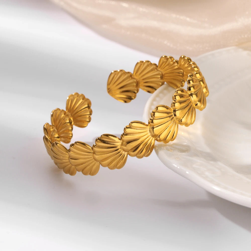 Muschelmanschetten-Armreifen für Frauen, goldfarbene Edelstahl-Öffnungsarmbänder, luxuriöse Marken, Sommerstrand-Handgelenkschmuckgeschenk