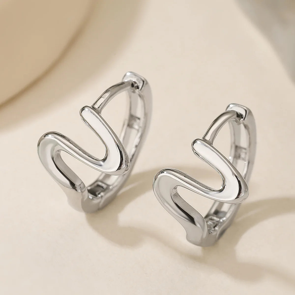 NEWBUY Einfaches Design Silber/Gold Farbe Knotenform Süße Creolen Für Frauen Minimalistischer Metallstil Schmuck Weiblich