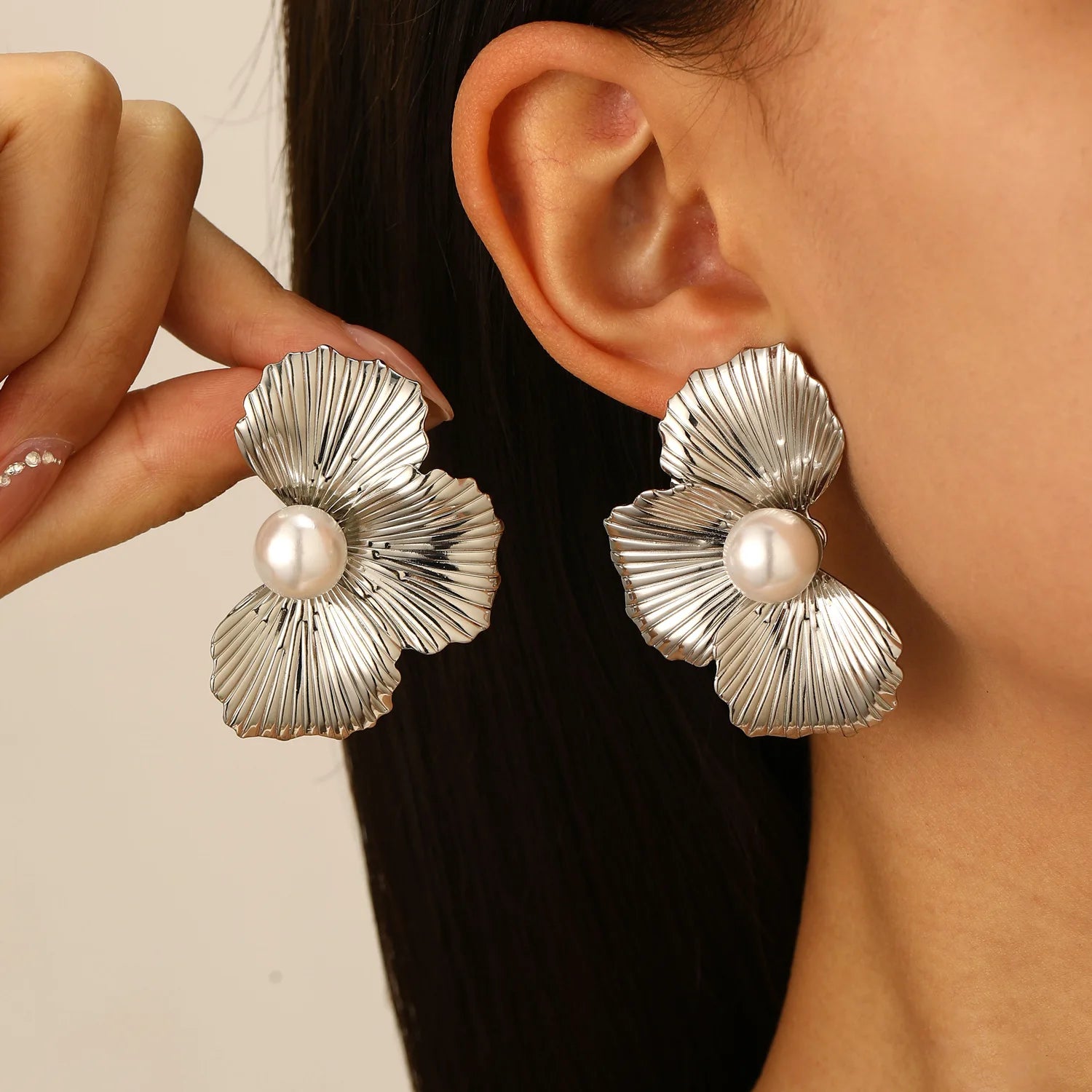 Exaggerated Ginkgo Leaf Stud Earrings for Women Trendy Unique Minimalist Alloy Design Earring Fashion Jewelry