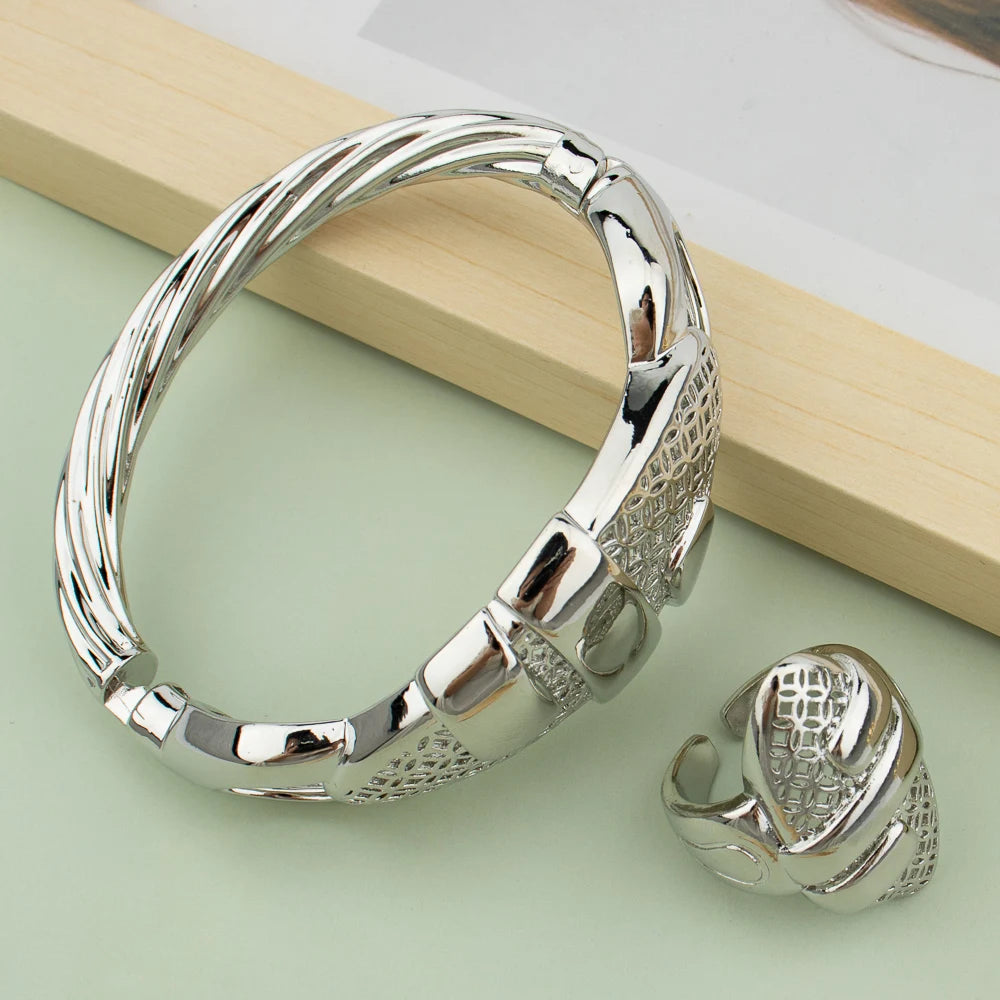 Armreif mit Ring für Frauen 18K vergoldetes Armband Schmuck Nigerianische Hochzeitsfeier Geschenk Dubai hohles Design Armband