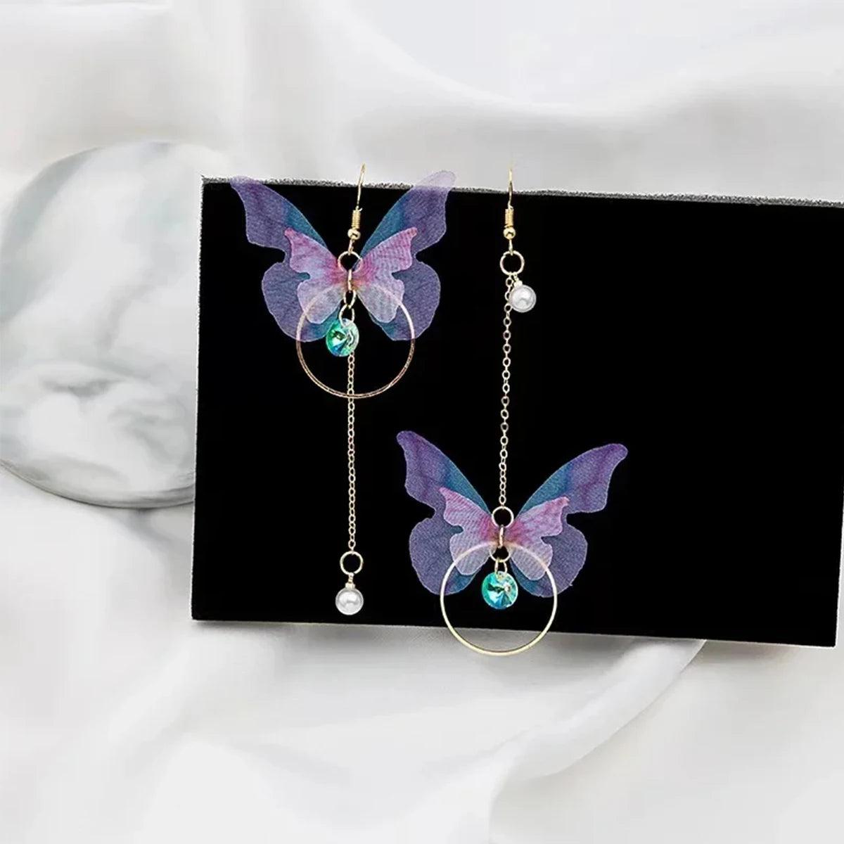 Elegantes pendientes de mariposa de cristal morado con borla larga para mujer, delicados pendientes de insectos de cristal con diamantes de imitación, joyería de lujo para fiestas