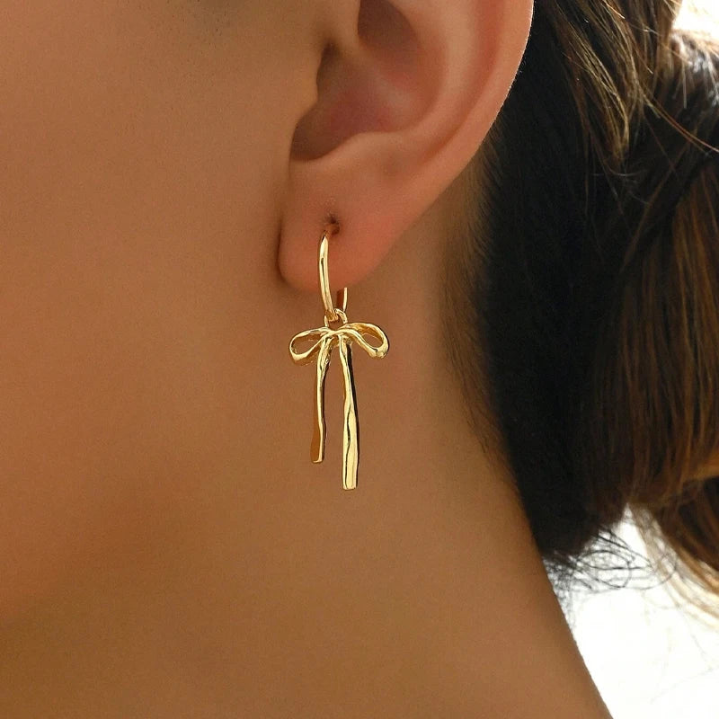Neue luxuriöse Mode Bowknot Ohrringe Retro weich vielseitig Goldfarbe Quaste Ohrstecker Schmuck für den täglichen Gebrauch von Frauen Geschenke