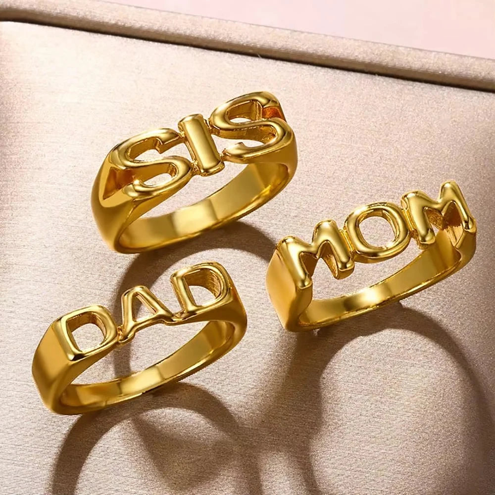 MOM SIS DAD Buchstabenringe für Frauen Männer Vintage Goldfarben Fingerring Modeschmuck Familie Weihnachtsgeschenke