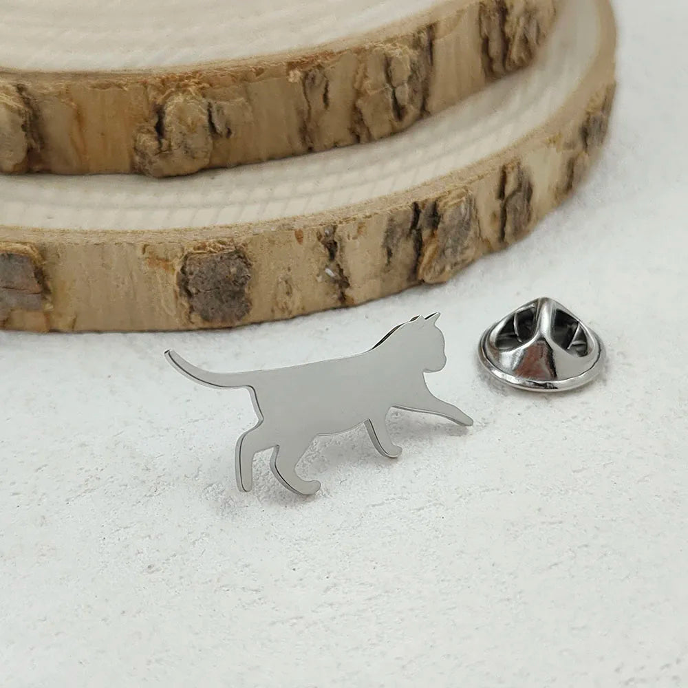 Kreative laufende Katze vergoldete Edelstahlbrosche, wasserdichtes, farbechtes Abzeichen-Set, Anstecknadel für Anzugrevers, zum Tragen auf Hochzeiten und Partys