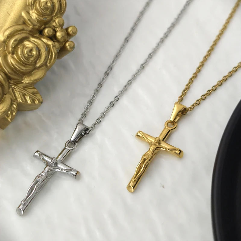 Clásico collar con cruz de Jesús, chapado en oro de 18 quilates, de acero inoxidable, joyería religiosa pulida y duradera para hombres, mujeres y cristianos