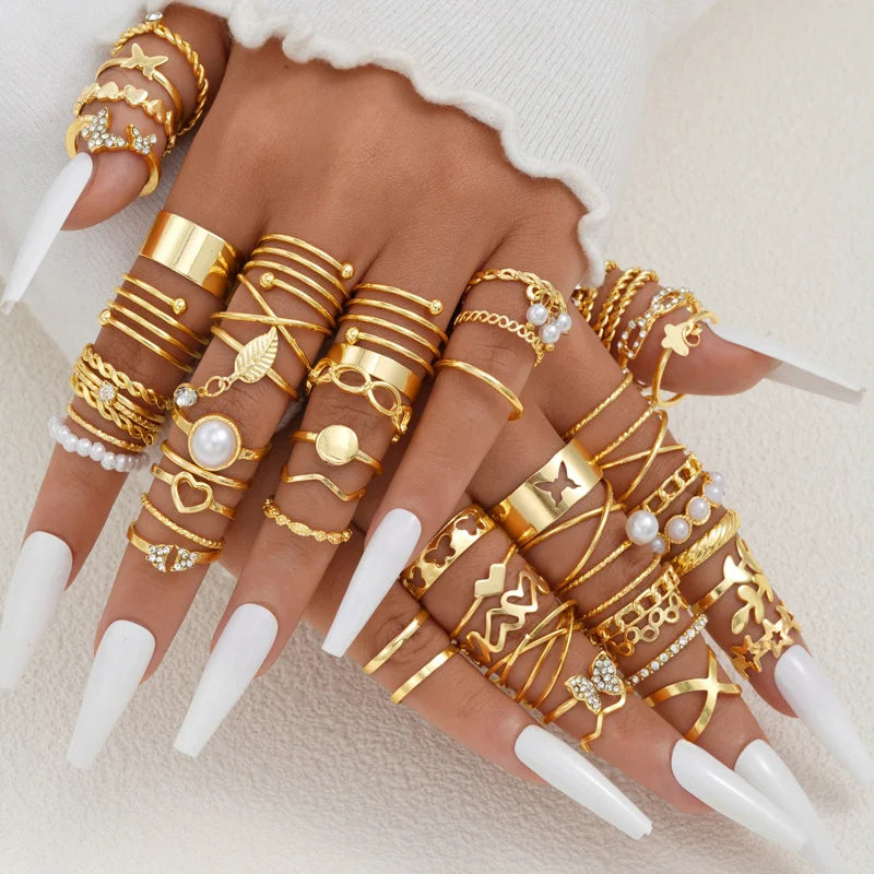 58-teiliges Set Goldfarbene Ringe für Damen und Herren Vintage Hohl Schmetterling Perle Herz Kristall Geometrische Ringe Trendiger Fingerschmuck