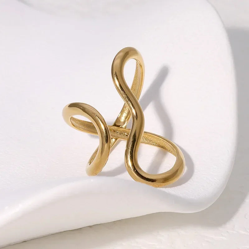 LATS Edelstahl Goldfarbene Ringe für Damen und Herren 2024 Farbecht Beliebte Party Personalisierte Überzogene Charms Schmuck Geschenke