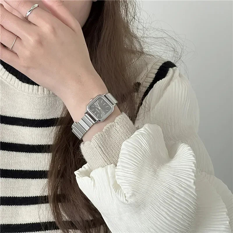 Nuevo Reloj de Pulsera de Cuarzo de Acero Cuadrado Retro Minimalista de Marca Nueva, Pequeño Dial, Temperamento, Reloj de Pulsera para Estudiante Femenina, Dropshipping