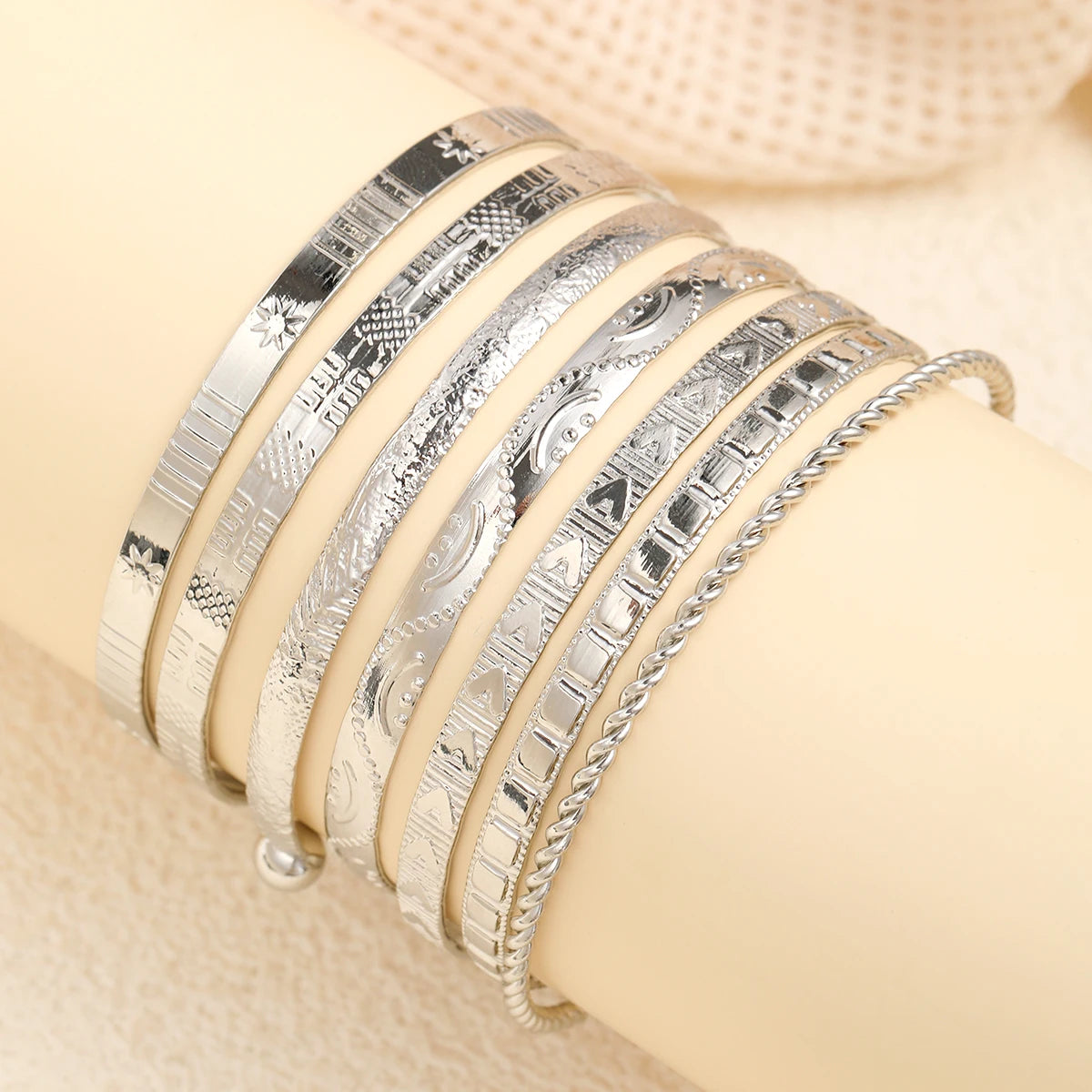 7tlg./Set Vintage Elegantes Rauten-Herz-Twist-Design Armreif Goldfarbene Glatte Armbänder Set für Damen Charm Schmuck Geschenk