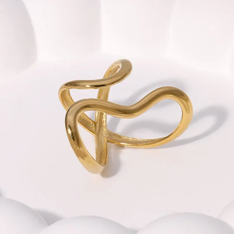 LATS Edelstahl Goldfarbene Ringe für Damen und Herren 2024 Farbecht Beliebte Party Personalisierte Überzogene Charms Schmuck Geschenke