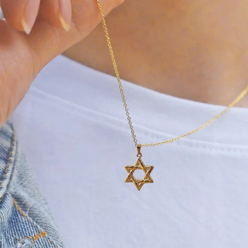Elegante Collar de Acero Inoxidable con Chapado en Oro de 18K y Estrella de David - Hexagrama Religioso para Hombres y Mujeres, Opción de Regalo