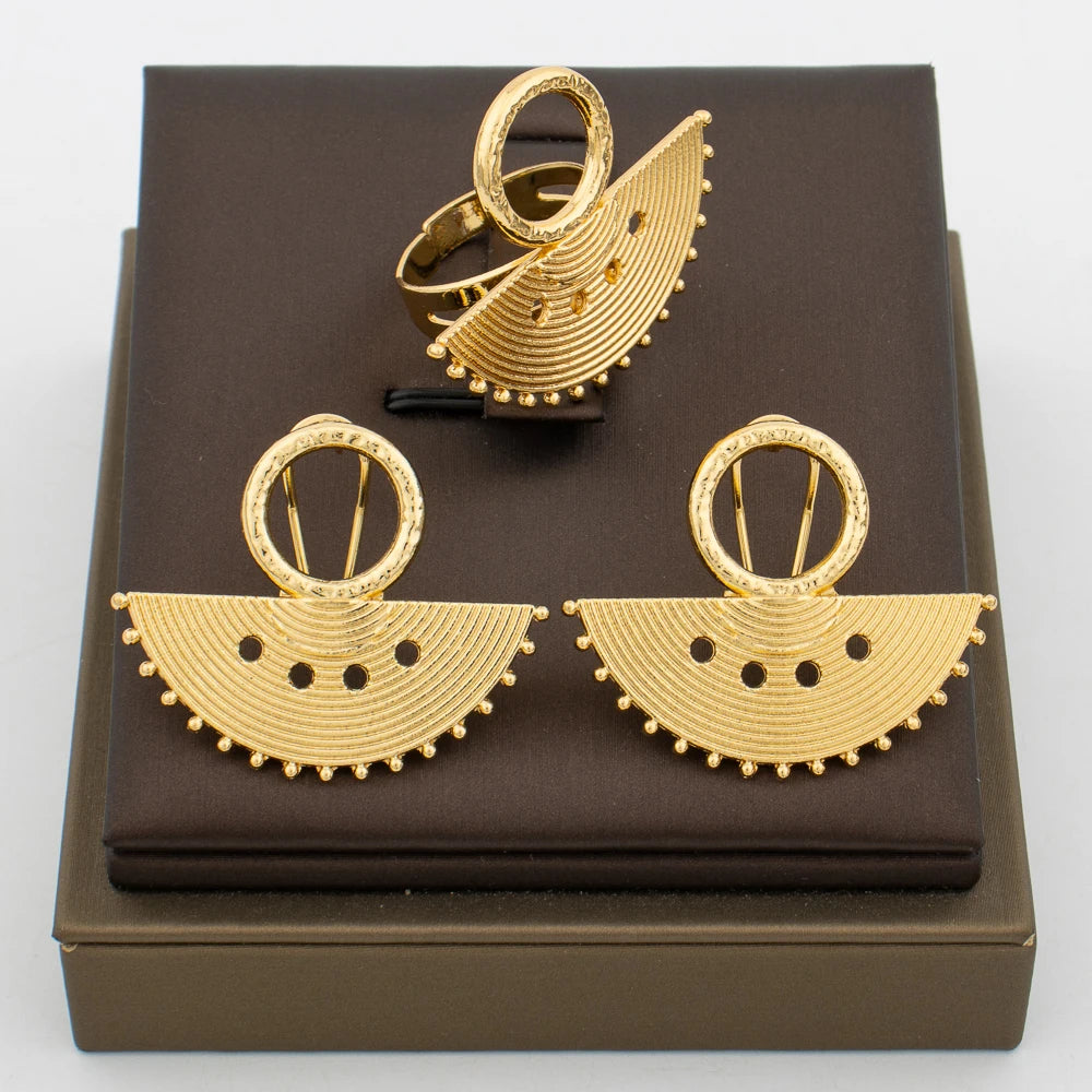Afrikanische 18K Goldfarbe Ohrringe Ring Schmuckset für Frauen Unregelmäßiges Design Clip Ohrringe und Fingerring Set für Hochzeiten Party