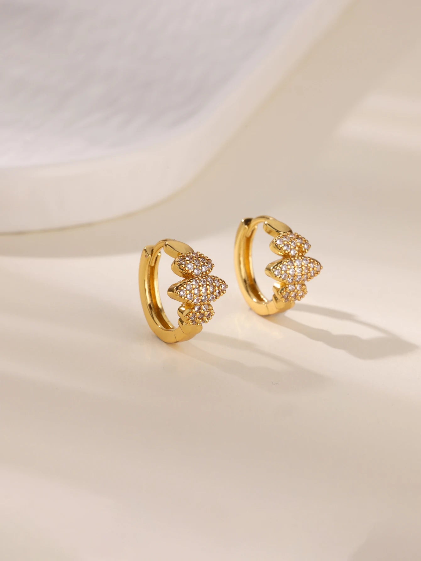 Elegante Zirkon-Schleifenohrringe für Frauen Edelstahl Goldfarbene Schleifenohrringe Luxus Hochzeits wasserdichter Schmuck Geschenk