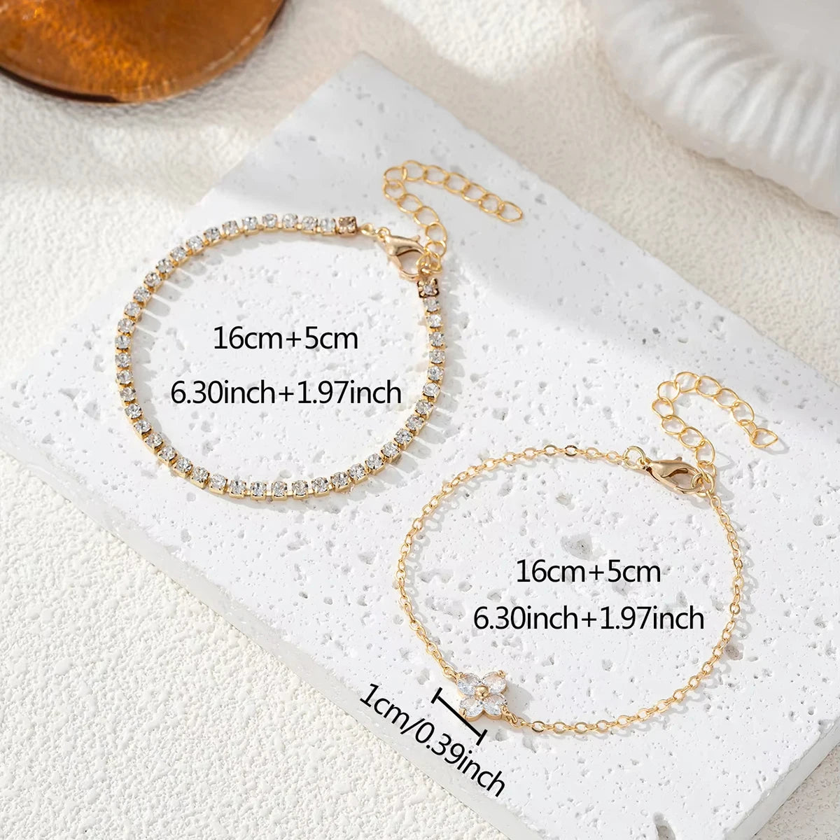 2 Stück einfache Zirkonia Blume Wasserkette Damen Armband Set Täglich Minimalistisch Silberfarben Armband Party Modeschmuck