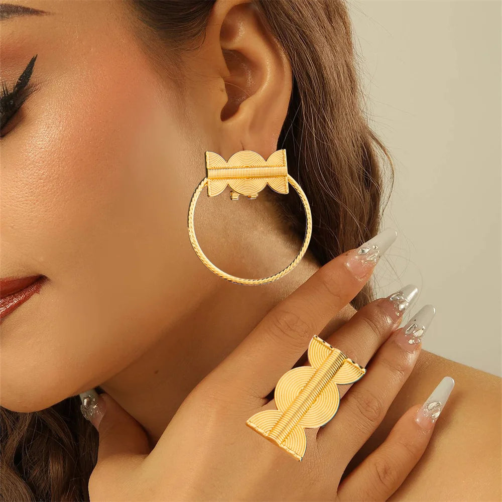 Afrikanisches Schmuckset 18K vergoldet für Partys, Ohrclips und Fingerring, 2-teiliges Set für Verlobungen, Dubai Ohrringe Ring Schmuck