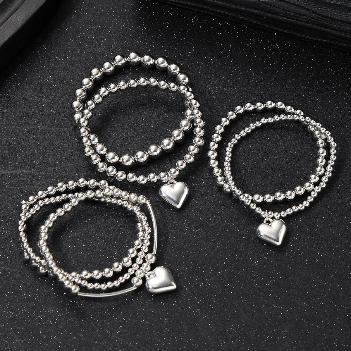 7-teiliges Set schicker Herz-Charm-Perlenarmbänder für Damen, Vintage, schlicht, silberfarben, exquisit, mehrschichtig, Armreifen, Schmuckgeschenk