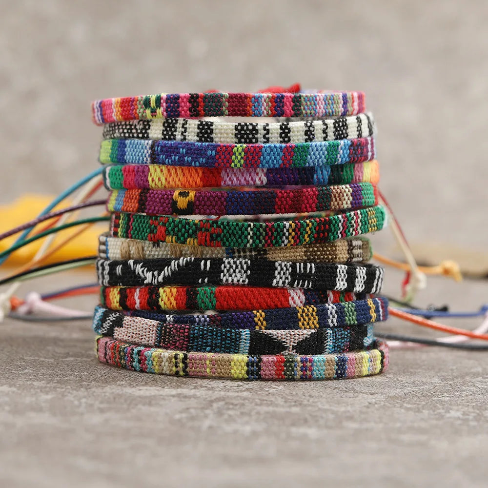12 Stück Böhmisches Surfer-Strand-Armband-Set für Herren und Damen Geflochtene Boho-Sommerarmbänder Handgemachter Festival-Schmuck