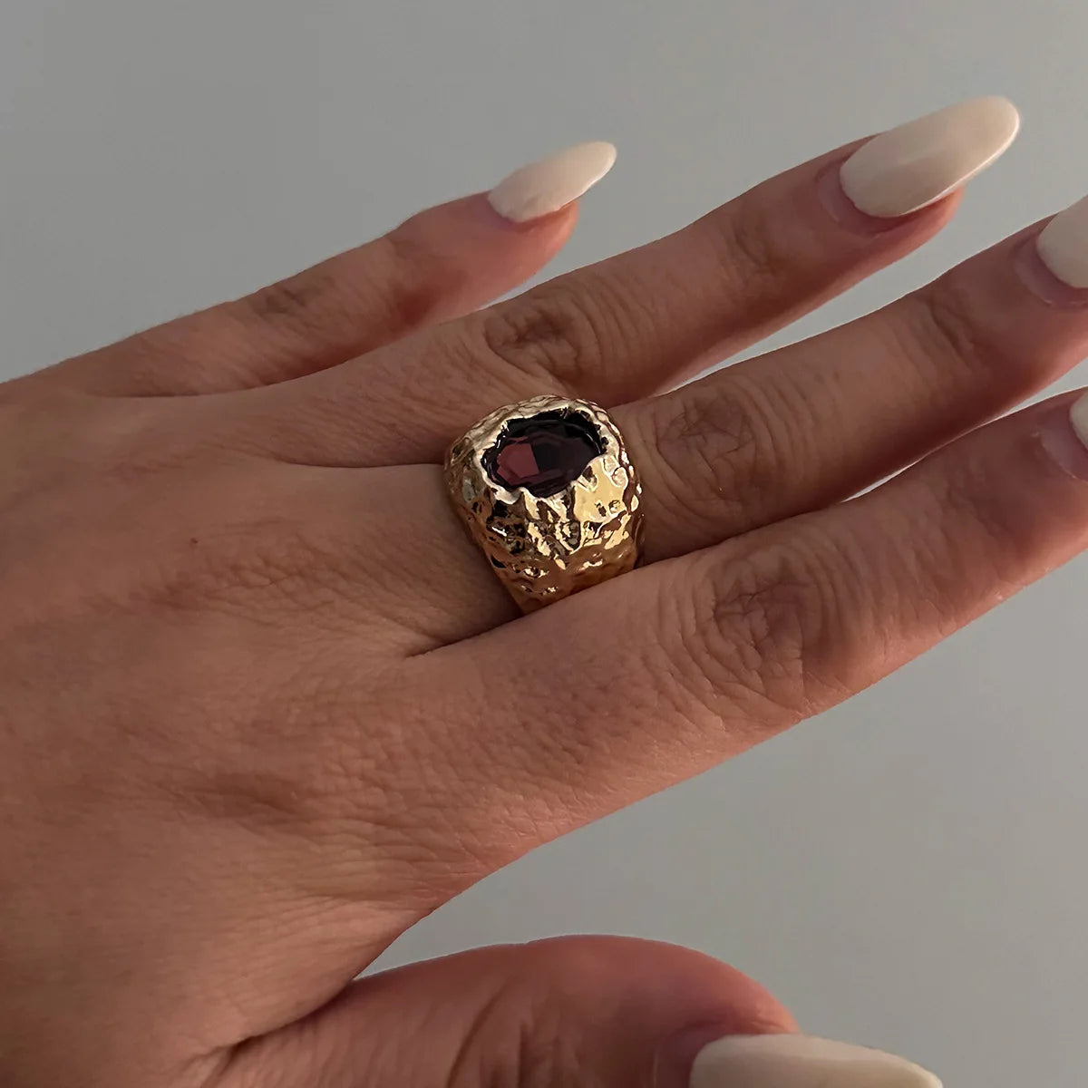 LATS Vintage Punk eingelegte Strass-Ringe für Damen, geometrisch, übertrieben, personalisiert, flüssig glänzend, leichter Luxus-Schmuck