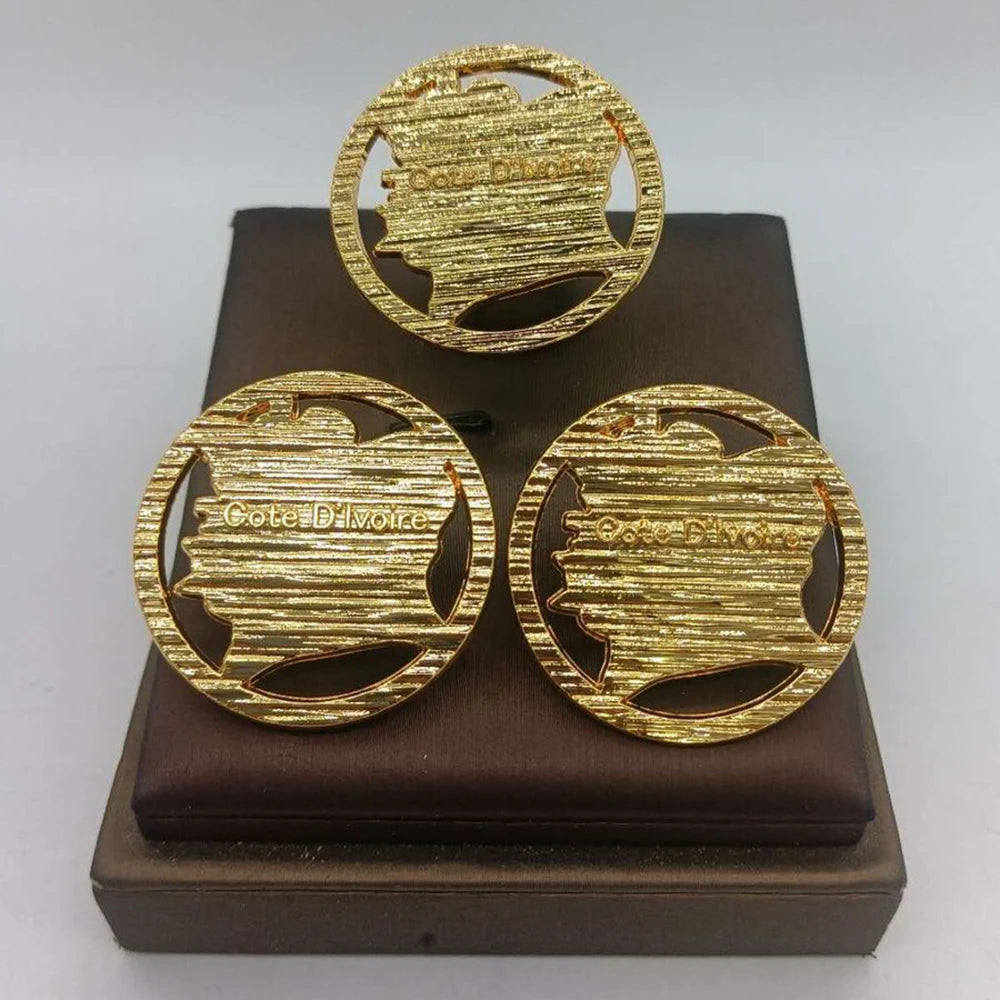 Brasilianisches goldenes Farb-Ohrring-Ring-Schmuckset für Partyhochzeiten Braut-Clip-Ohrringe und Fingerring 2-teiliges Set Schmuckzubehör