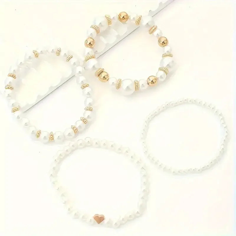 Neues 4-teiliges Set Imitationsperlen-Armbänder-Set für Damen Mode Goldfarbenes Herz Große Perlen-Armbänder Trendy Schmuckgeschenke