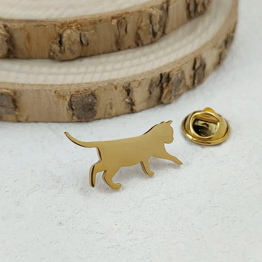 Kreative laufende Katze vergoldete Edelstahlbrosche, wasserdichtes, farbechtes Abzeichen-Set, Anstecknadel für Anzugrevers, zum Tragen auf Hochzeiten und Partys