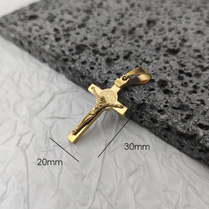 Nuevo Diseño 18K Chapado en Oro Impermeable Acero Inoxidable Colgante Cruz de Jesús Para Hombres Amuletos Religiosos