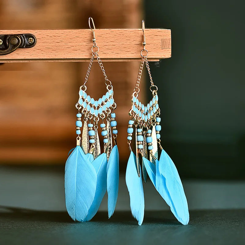 Neue ethnische Feder-Hängeohrringe für Frauen, böhmische lange Quasten-Perlen-Ohrringe, Mode-Party-Schmuck-Accessoires für Mädchen