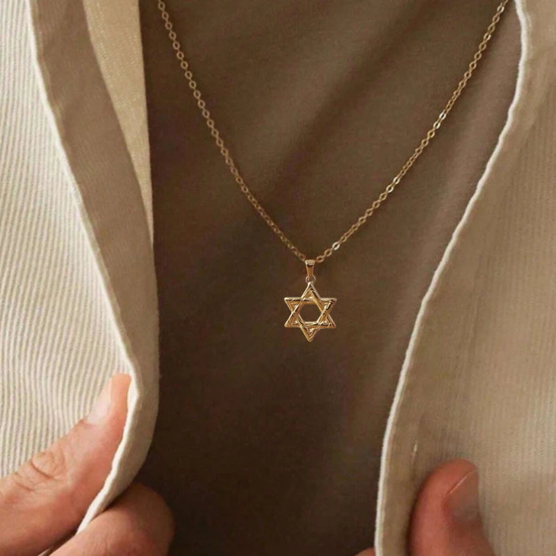 Elegante Collar de Acero Inoxidable con Chapado en Oro de 18K y Estrella de David - Hexagrama Religioso para Hombres y Mujeres, Opción de Regalo