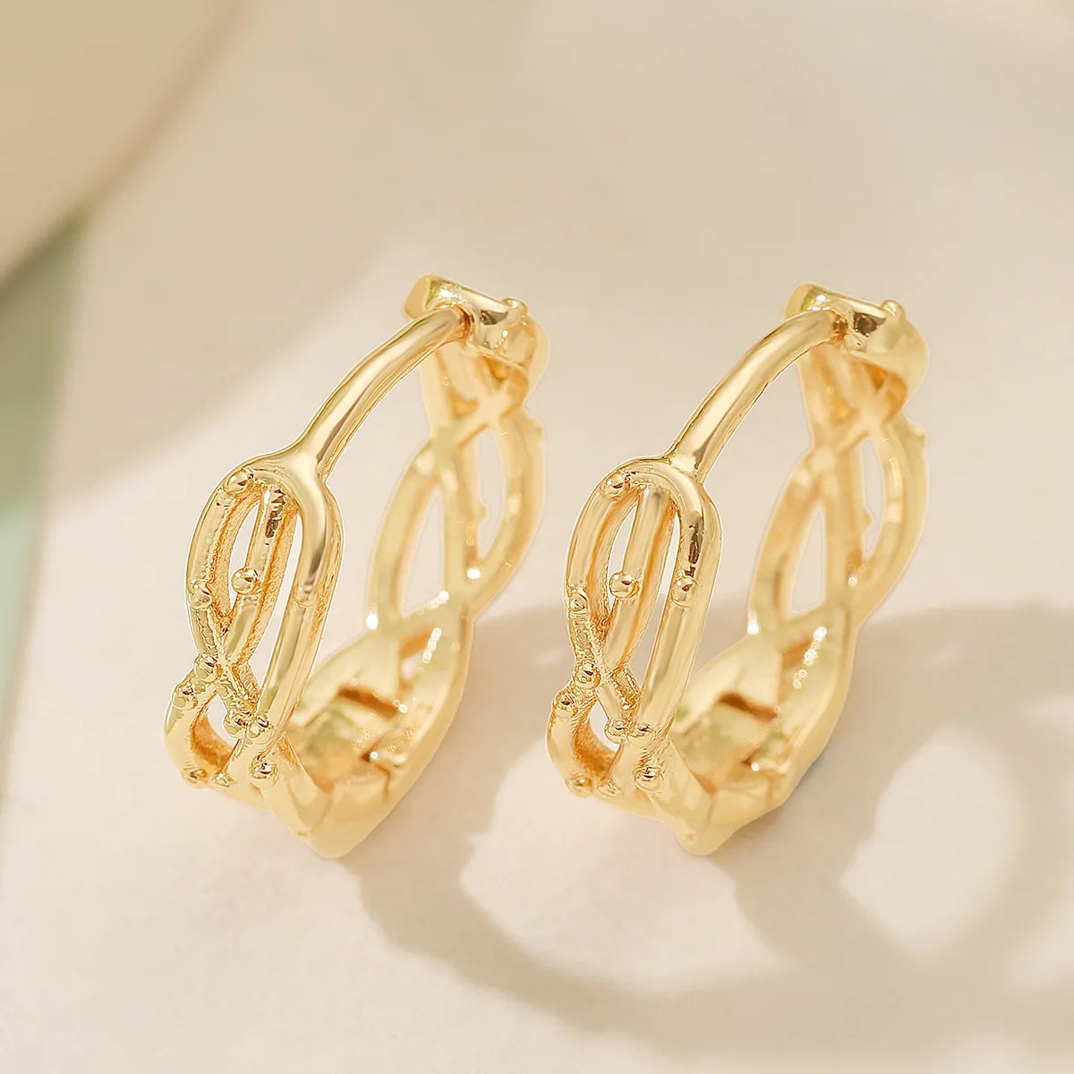 NEWBUY Einfaches Design Silber/Gold Farbe Knotenform Süße Creolen Für Frauen Minimalistischer Metallstil Schmuck Weiblich