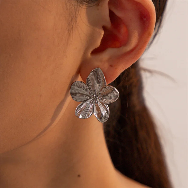Vintage goldfarbene Blumen-Ohrstecker für Damen, einfache geometrische Statement-Ohrringe, Party-Geschenke, серьги женские