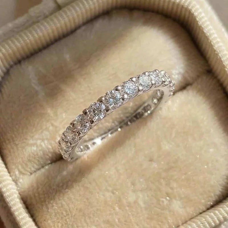925er Sterlingsilber Neue Trendige Dünne Fingerringe Band mit Glänzendem Zirkonia Einfacher Stylischer Alltagsschmuck für Frauen