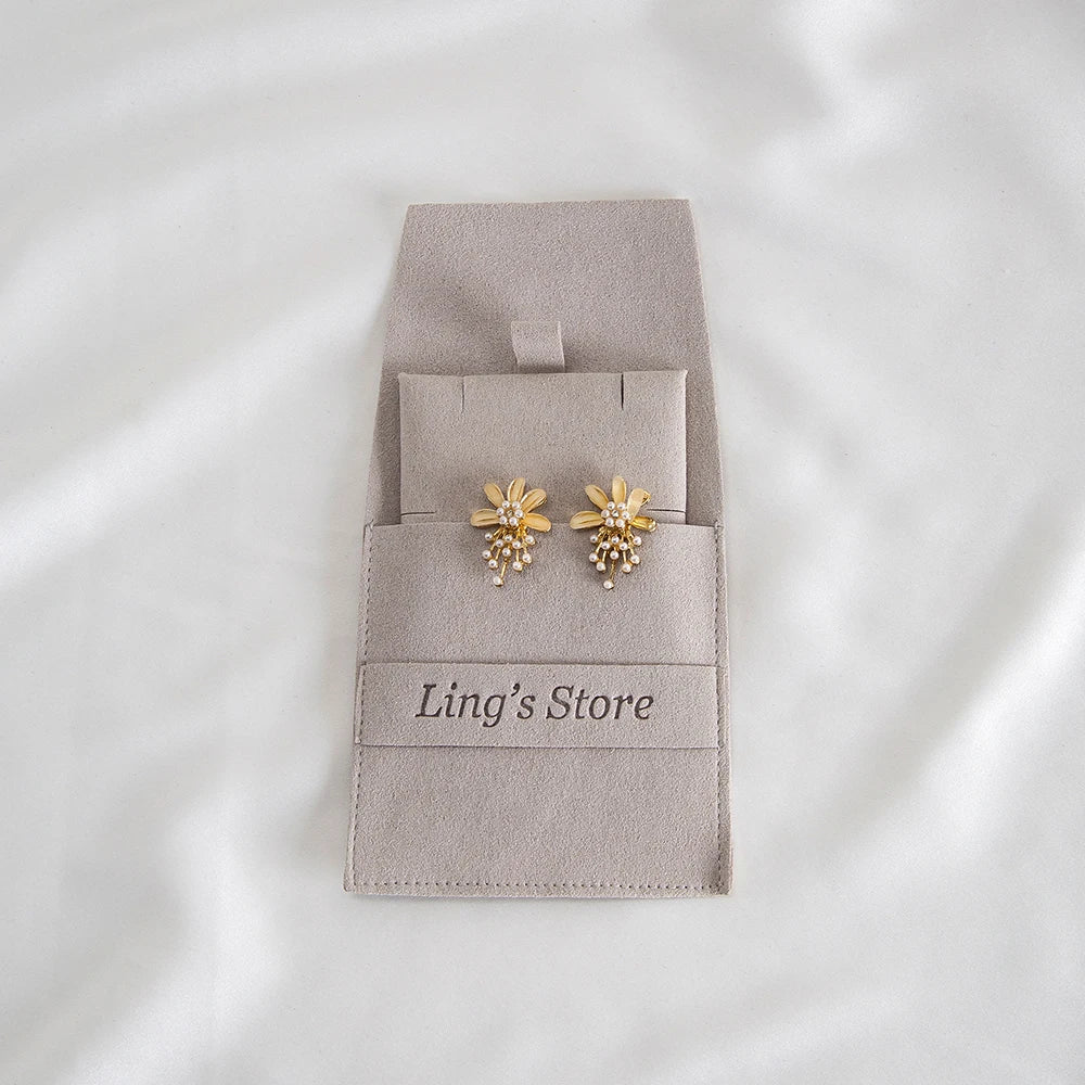 20/50/100 Stück personalisiertes Logo Schmuck Mikrofaserstreifen 8x8cm Taschenkarten für Ohrringe Ohrstecker Halskette Anhänger