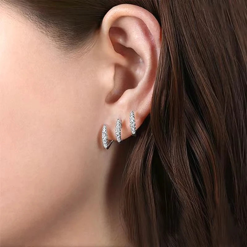 Exquisite silberfarbene Krallenfassungs-Ohrstecker mit Kristall Modernes Design Vielseitige Mode-Accessoires Damen Schmuck