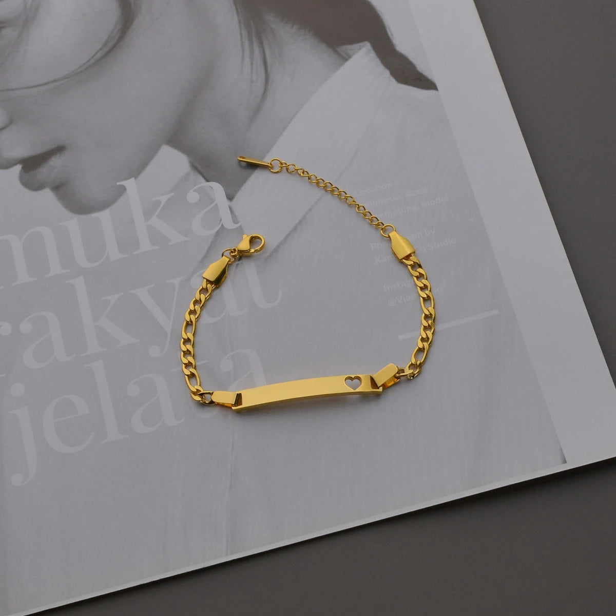 Akizoom Punk Gravur Name Personalisierte Armbänder Goldfarbe Edelstahl Dicke Handkette Individuelles Paar Herren Damen Schmuck Geschenk