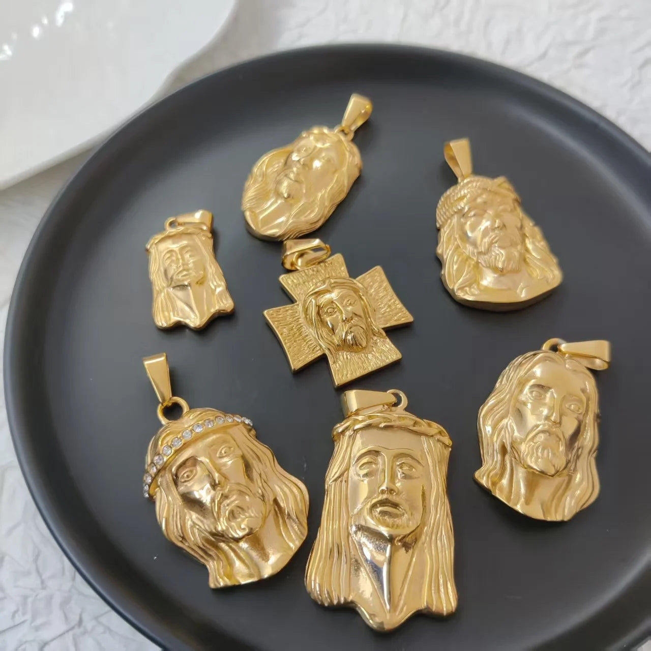 Colgante de Jesús de acero inoxidable chapado en oro de 18 quilates estilo Hip Hop de moda para mujeres y hombres, perfecto para atuendos diarios y estilos de conciertos