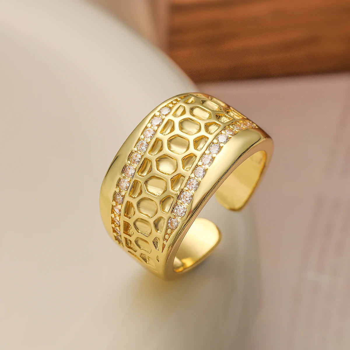 NEWBUY Luxus AAA Zirkonia Pave-Fassung Kupfer Schmuck Trendige Goldfarbe Trauringe für Frauen